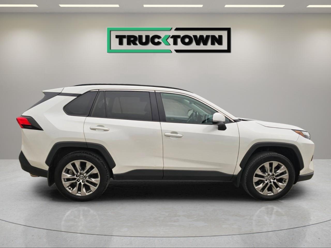 2024 Toyota RAV4 XLE 4dr All-wheel Drive Photo