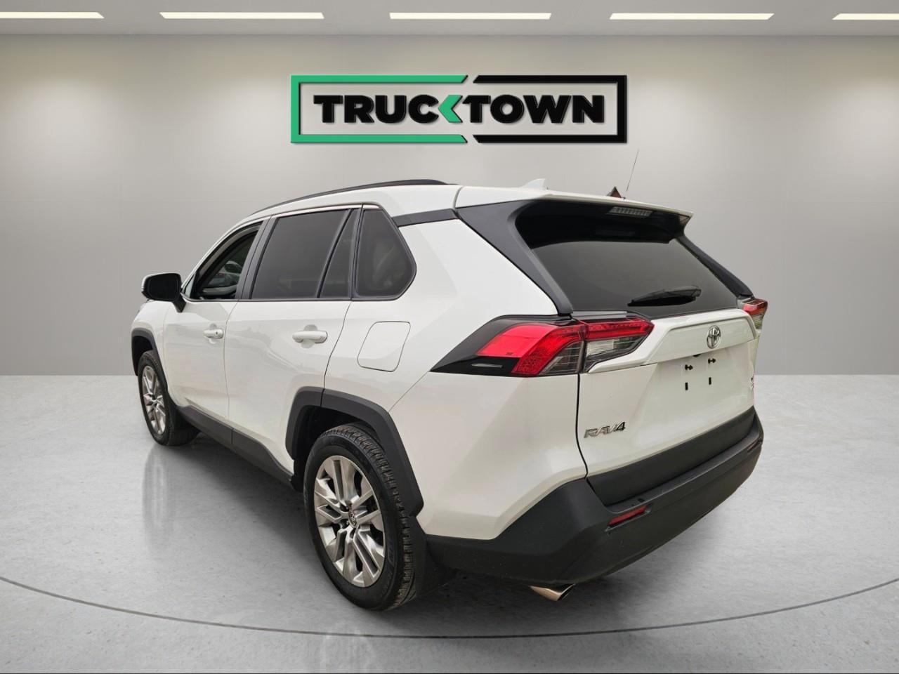 2024 Toyota RAV4 XLE 4dr All-wheel Drive Photo