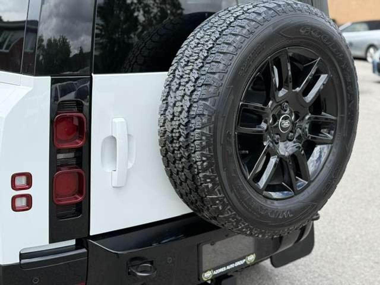 2023 Land Rover Defender 90 P400 X-Dynamic SE 2Door Loaded CleanCarfax Photo