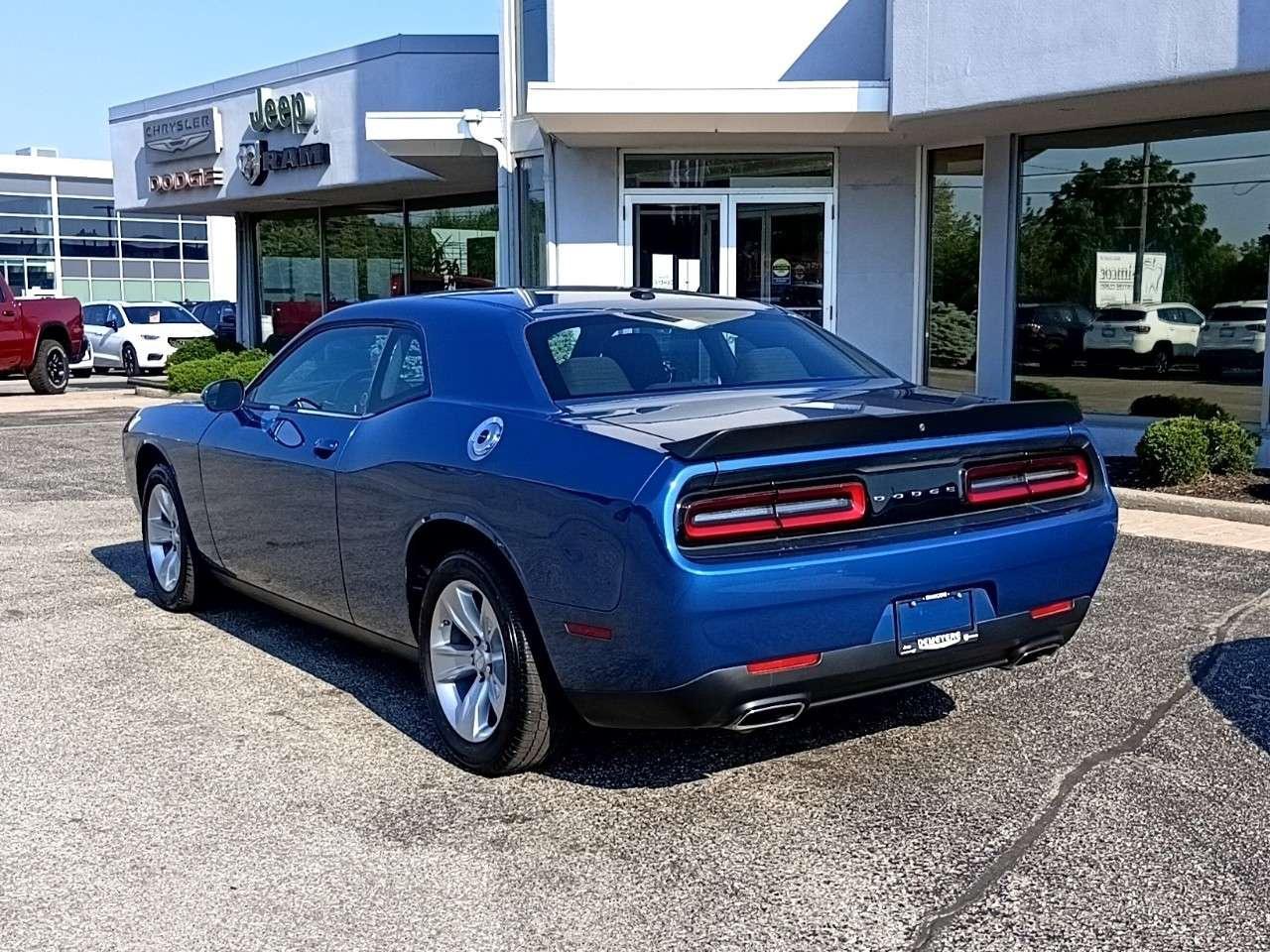 2023 Dodge Challenger SXT RWD Photo