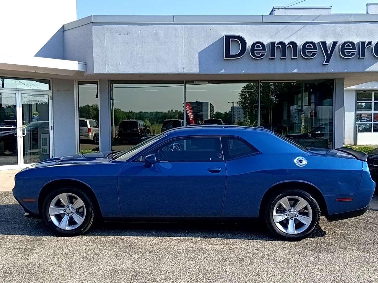 2023 Dodge Challenger SXT RWD Photo