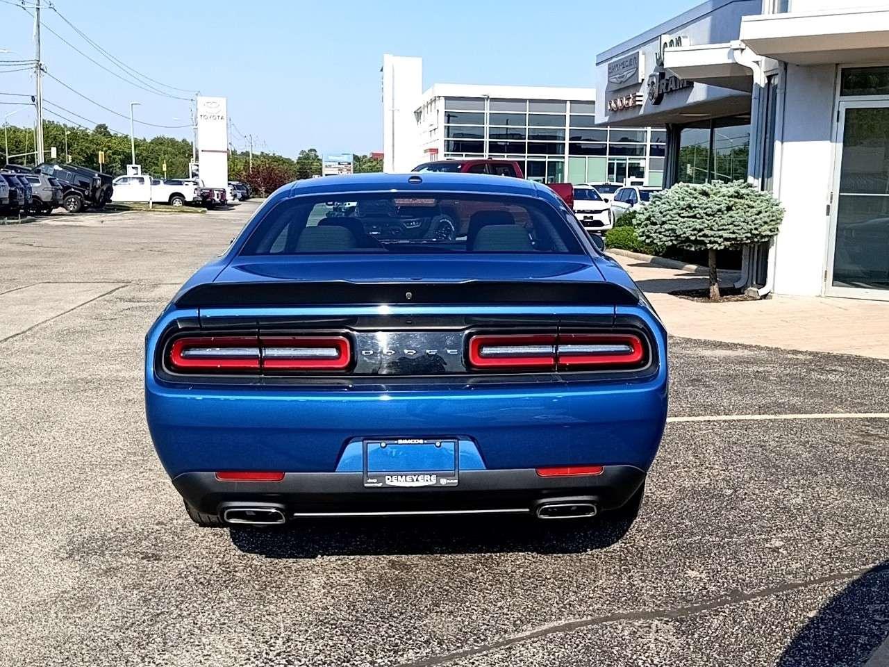 2023 Dodge Challenger SXT RWD Photo