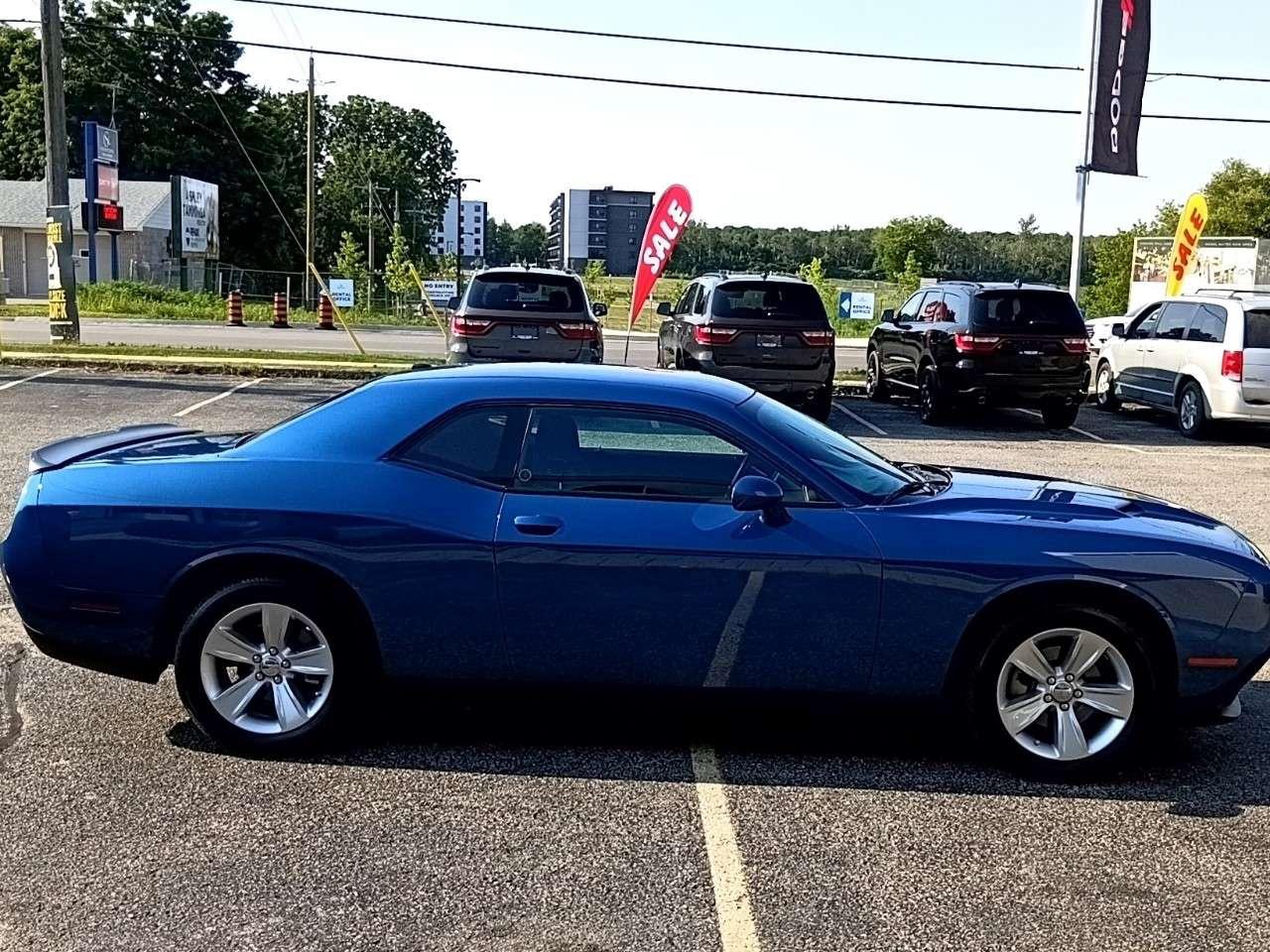 2023 Dodge Challenger SXT RWD Photo