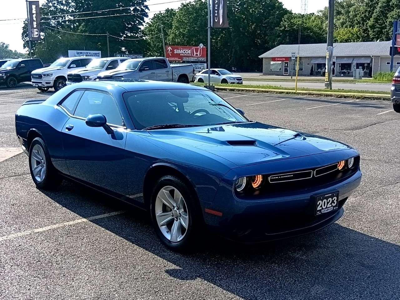 2023 Dodge Challenger SXT RWD Photo