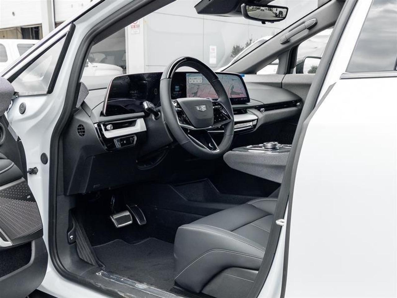 2027 Cadillac OPTIQ Luxury 4dr Photo
