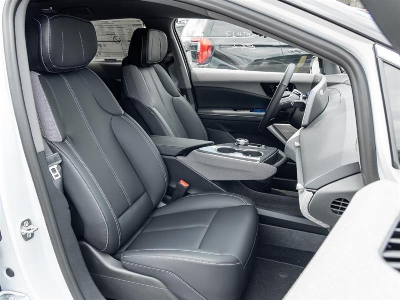 2027 Cadillac OPTIQ Luxury 4dr Photo