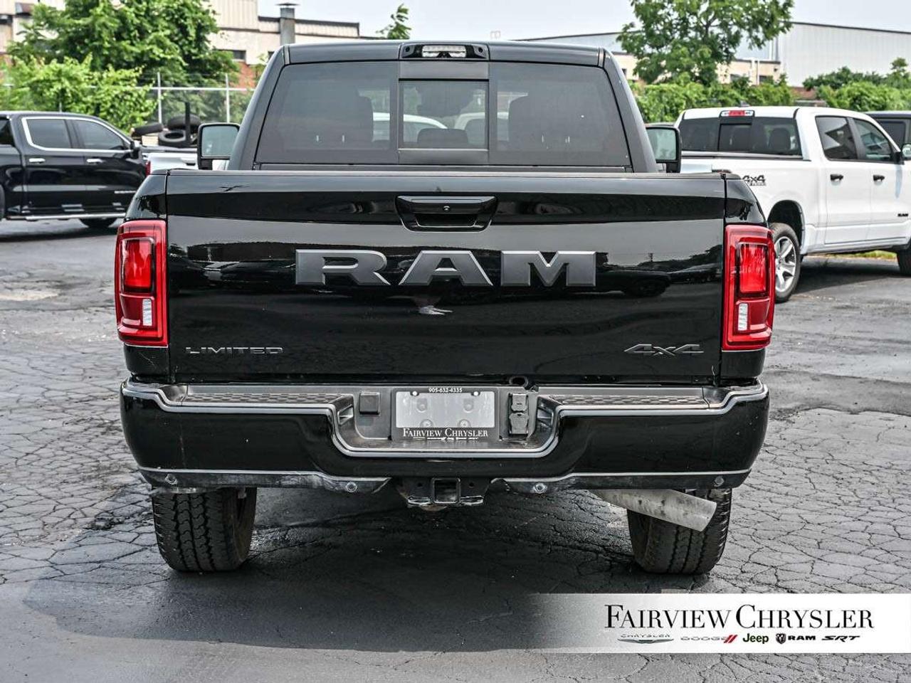 2026 RAM 2500 Limited 4x4 Crew Cab 6'4 Box NIGHT EDITION   SUNROOF   5TH WHEEL   REAR AUTO LEVELLING   POWER RUNNING BOARDS   CARPLAY Photo4