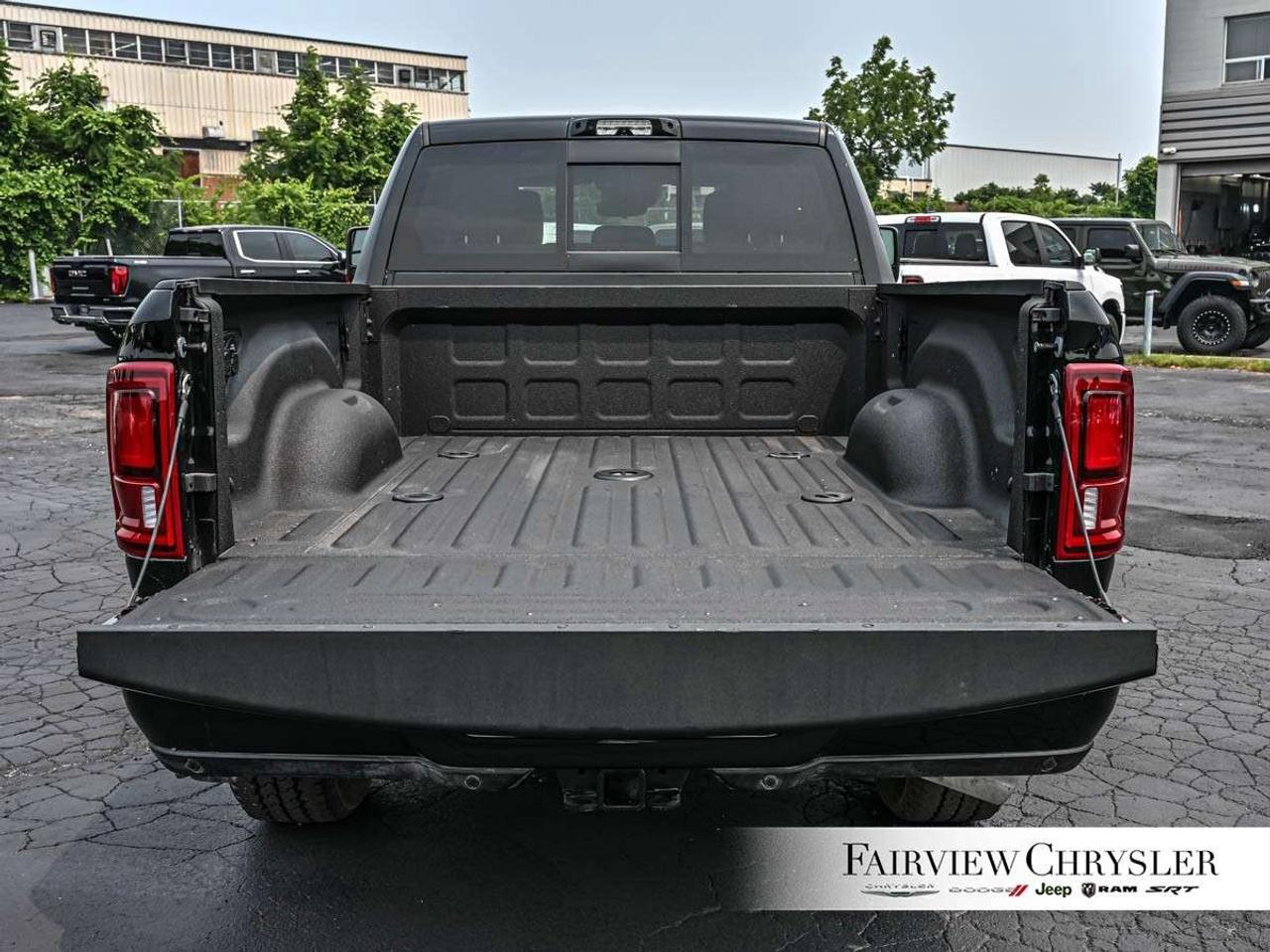 2026 RAM 2500 Limited 4x4 Crew Cab 6'4 Box NIGHT EDITION   SUNROOF   5TH WHEEL   REAR AUTO LEVELLING   POWER RUNNING BOARDS   CARPLAY Photo