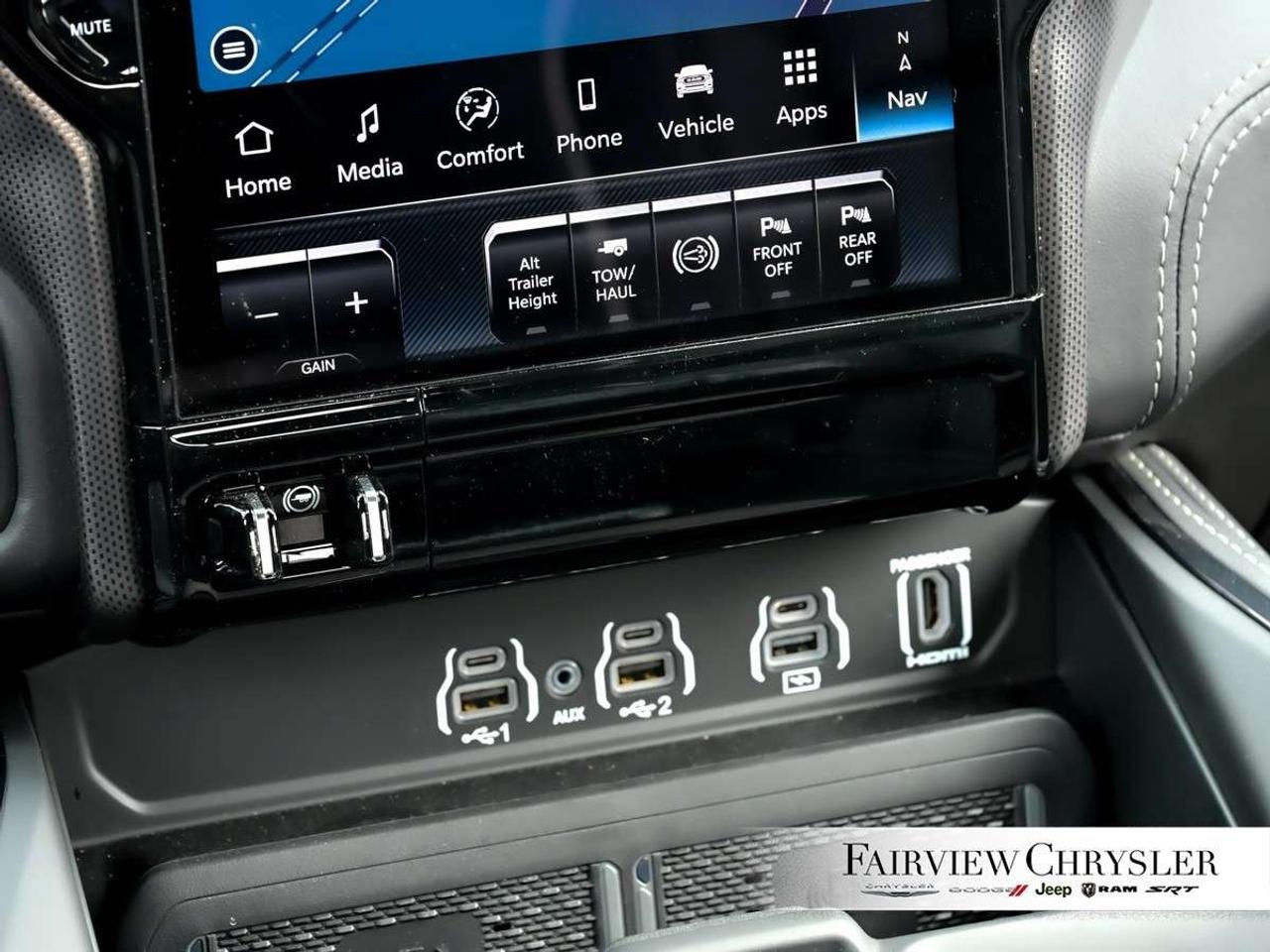 2026 RAM 2500 Limited 4x4 Crew Cab 6'4 Box NIGHT EDITION   SUNROOF   5TH WHEEL   REAR AUTO LEVELLING   POWER RUNNING BOARDS   CARPLAY Photo