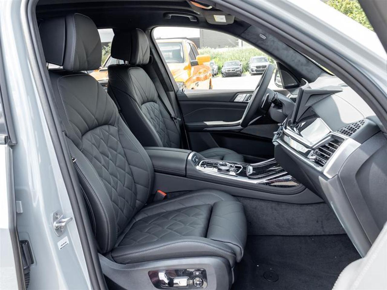 2027 BMW X7 xDrive40i 4dr All-Wheel Drive Sports Activity Vehicle Photo