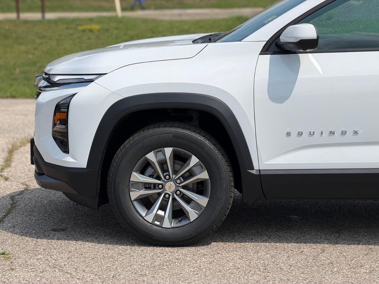 2027 Chevrolet Equinox LT 4dr All-Wheel Drive Photo2