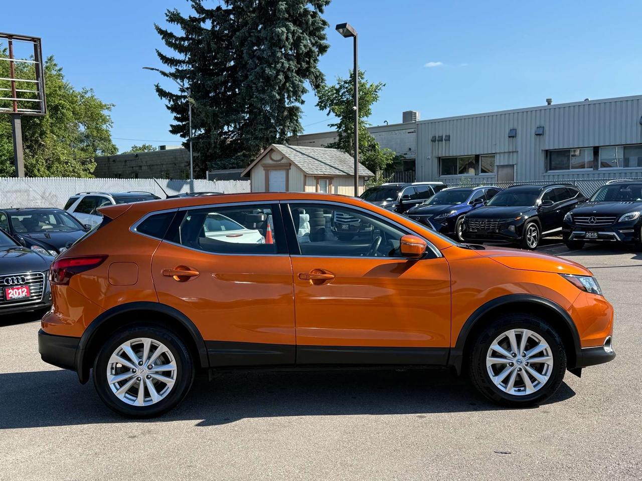 2017 Nissan Qashqai AWD SV  ACCIDENT FREE SUN ROOF CERTIFIED MINT Photo