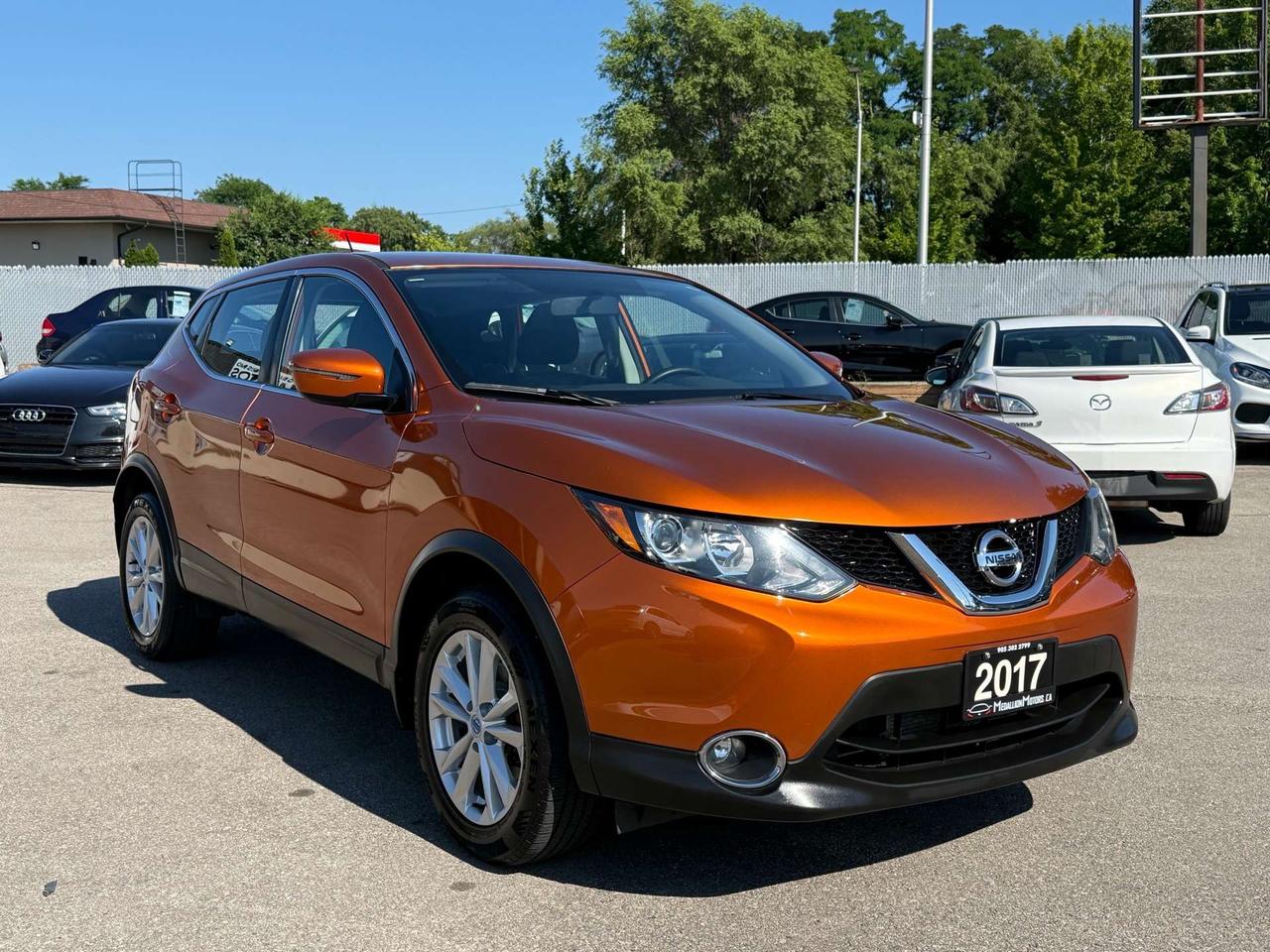 2017 Nissan Qashqai AWD SV  ACCIDENT FREE SUN ROOF CERTIFIED MINT Photo