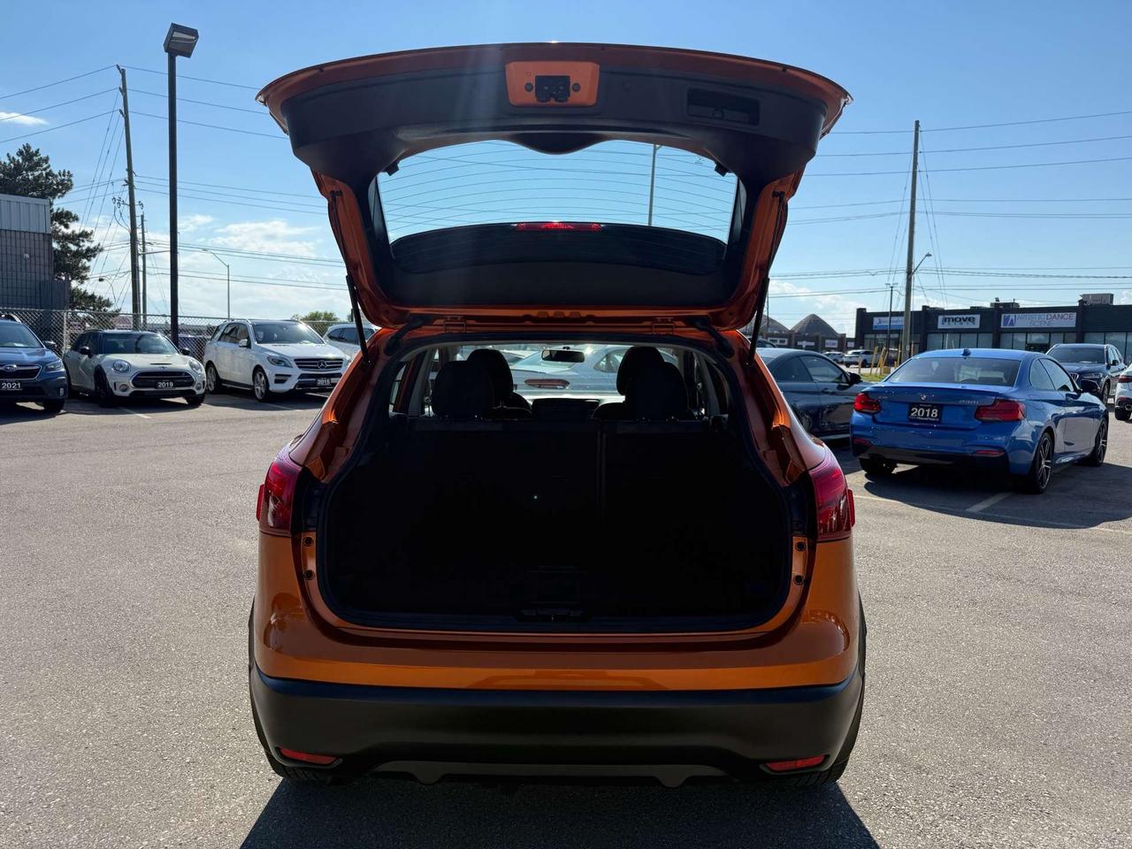 2017 Nissan Qashqai AWD SV  ACCIDENT FREE SUN ROOF CERTIFIED MINT Photo