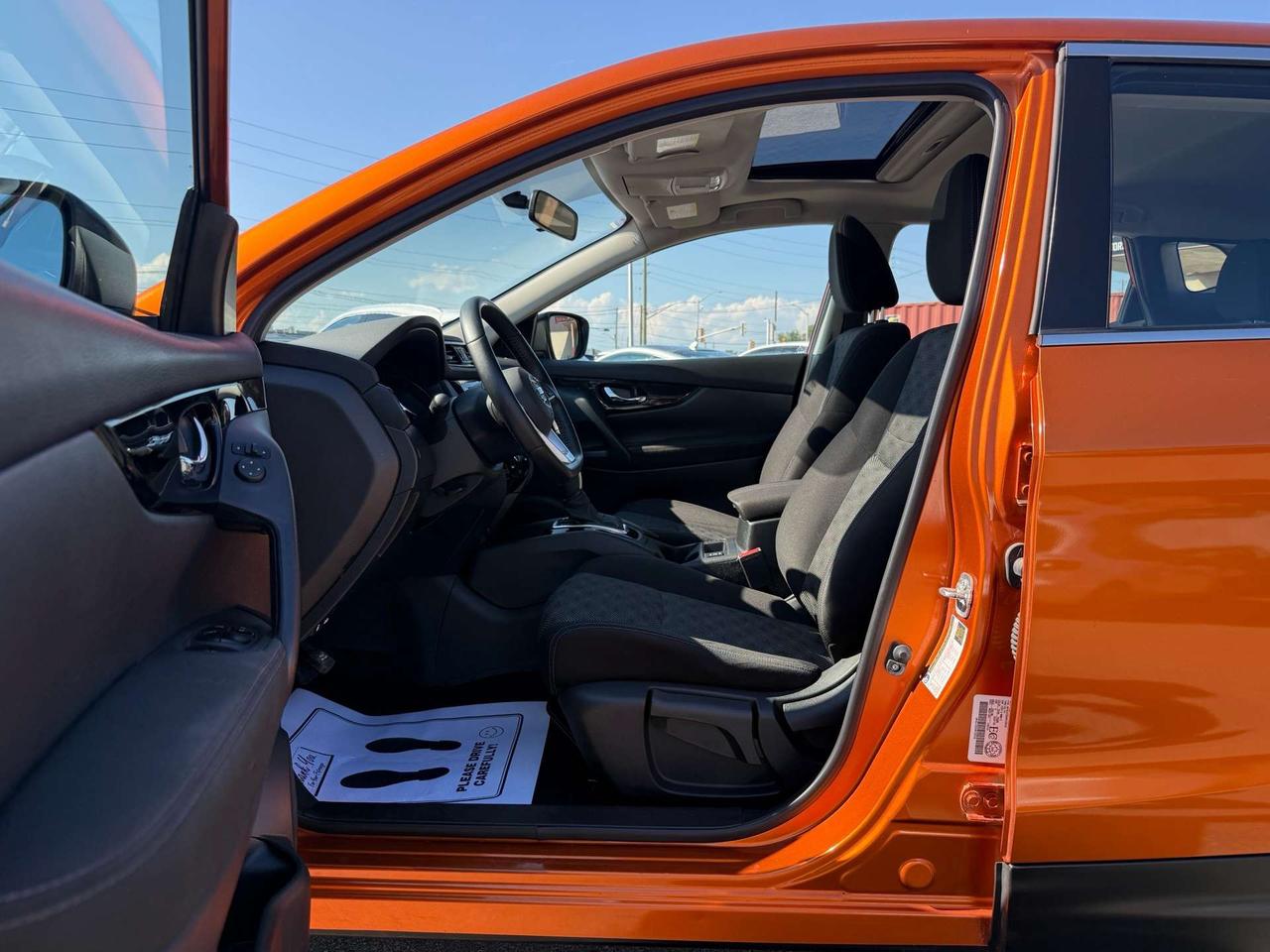 2017 Nissan Qashqai AWD SV  ACCIDENT FREE SUN ROOF CERTIFIED MINT Photo