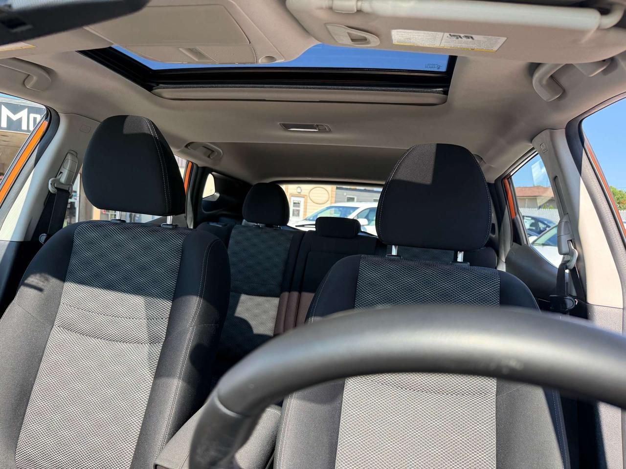 2017 Nissan Qashqai AWD SV  ACCIDENT FREE SUN ROOF CERTIFIED MINT Photo