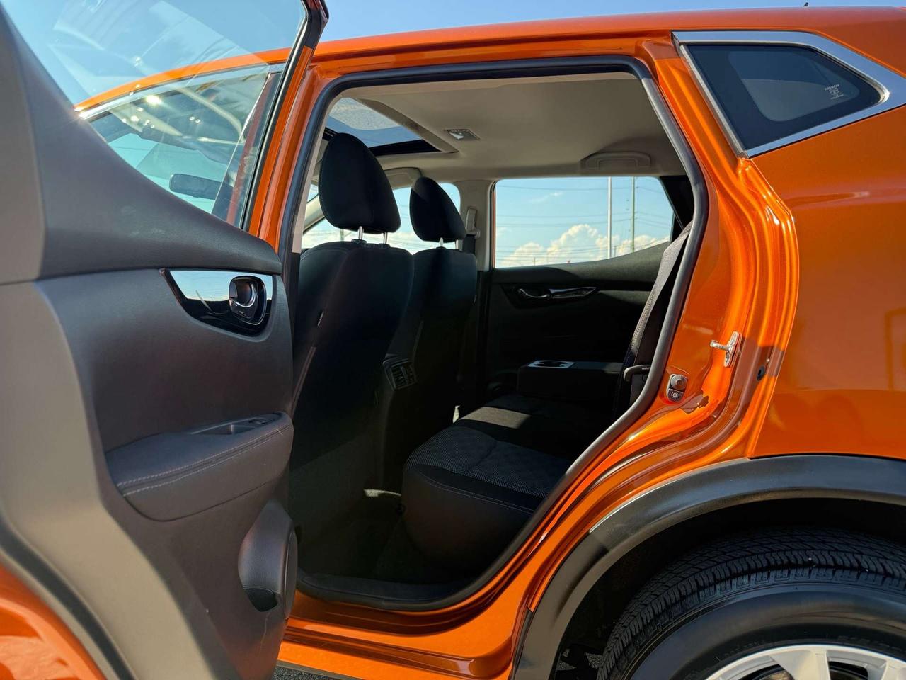 2017 Nissan Qashqai AWD SV  ACCIDENT FREE SUN ROOF CERTIFIED MINT Photo