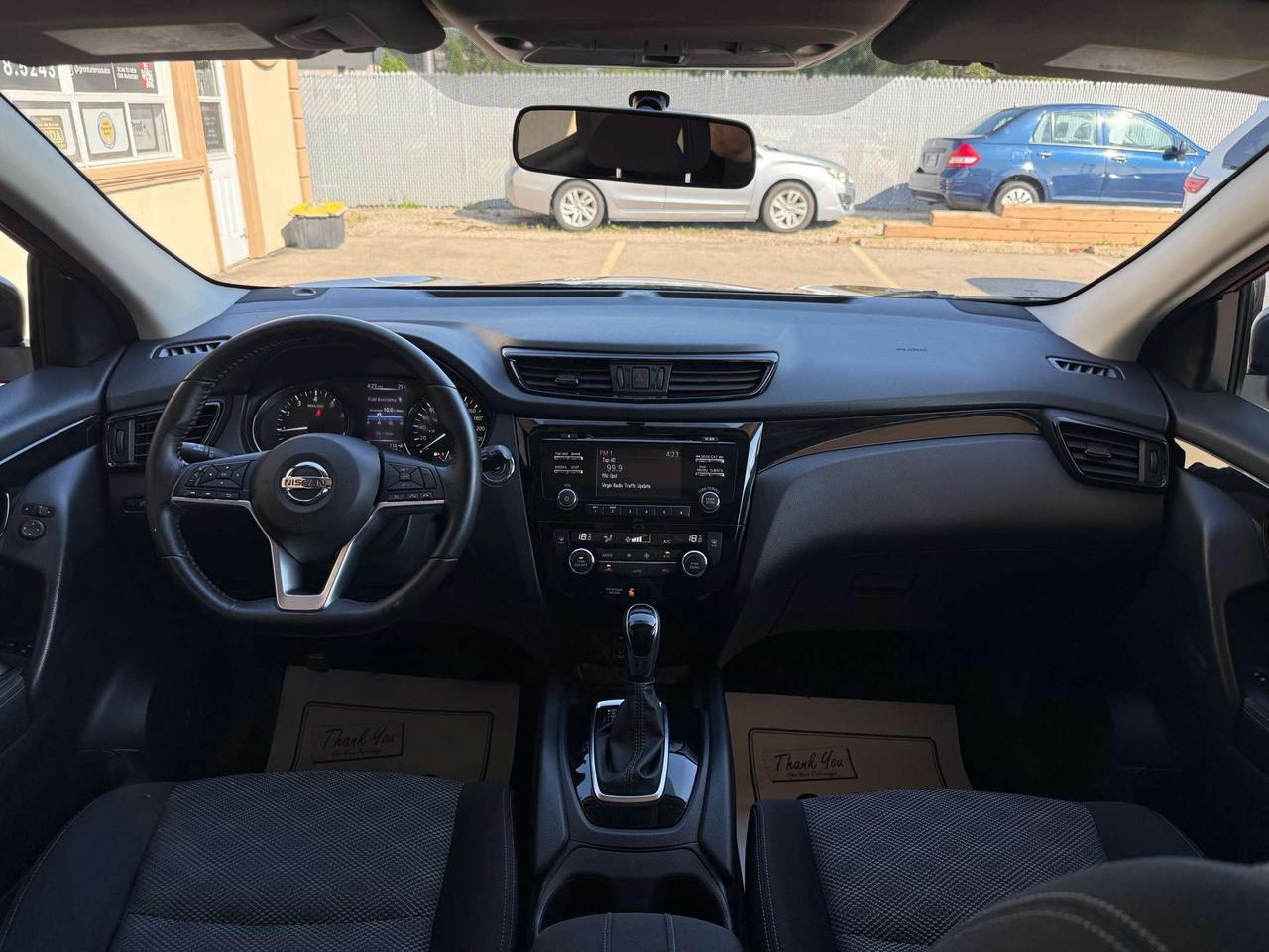 2017 Nissan Qashqai AWD SV  ACCIDENT FREE SUN ROOF CERTIFIED MINT Photo