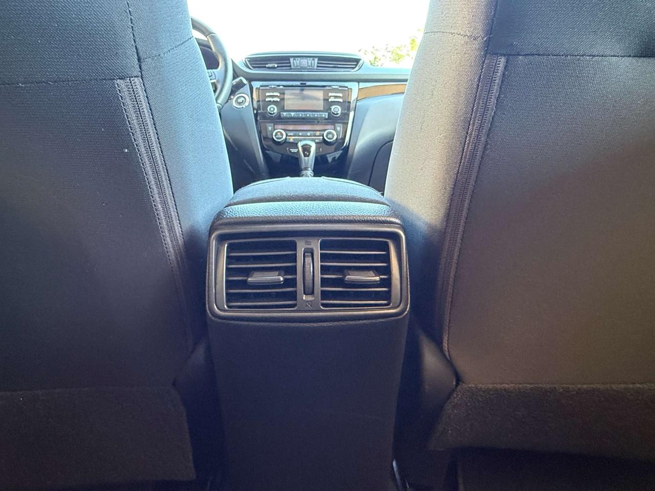2017 Nissan Qashqai AWD SV  ACCIDENT FREE SUN ROOF CERTIFIED MINT Photo