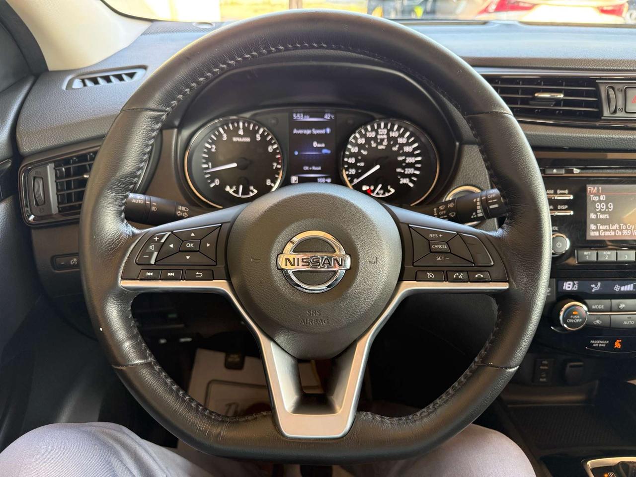 2017 Nissan Qashqai AWD SV  ACCIDENT FREE SUN ROOF CERTIFIED MINT Photo