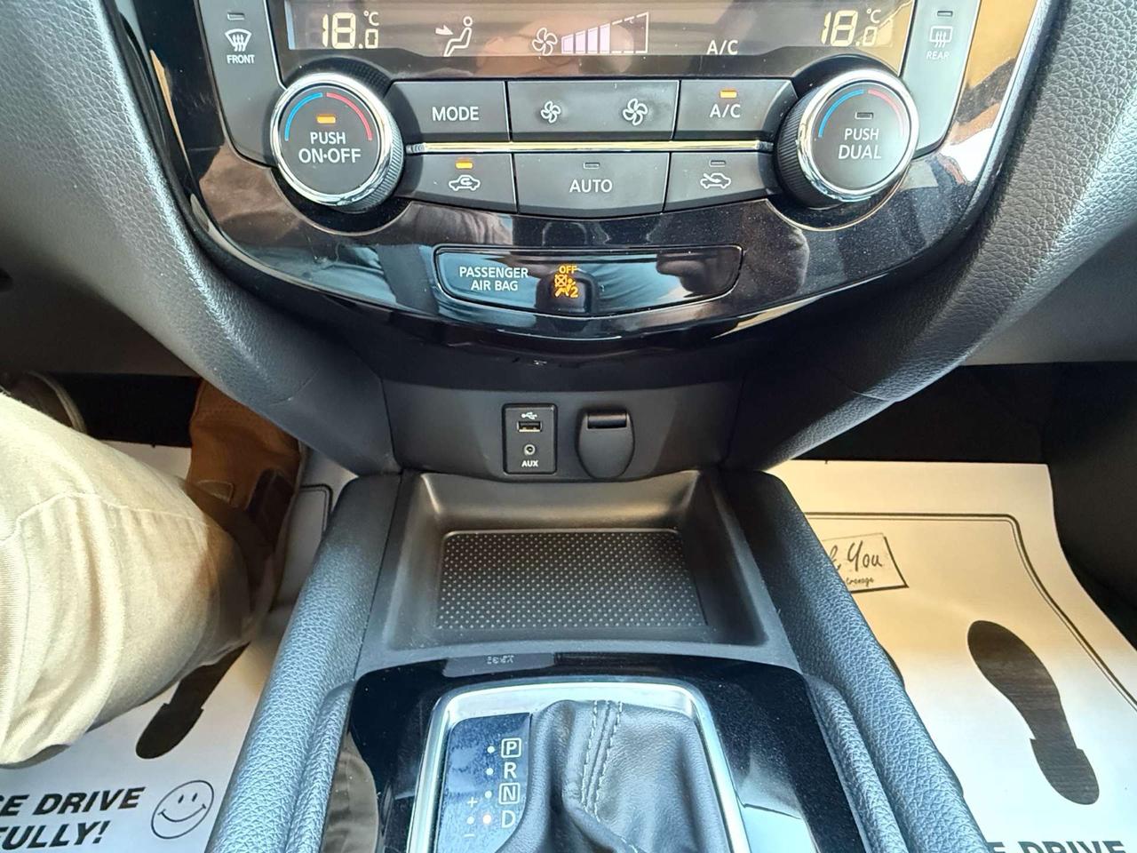 2017 Nissan Qashqai AWD SV  ACCIDENT FREE SUN ROOF CERTIFIED MINT Photo