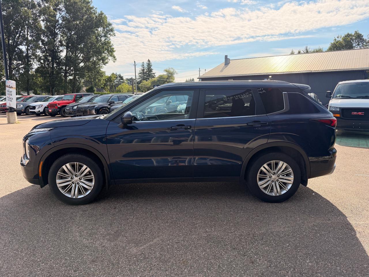 2024 Mitsubishi Outlander LE 4dr S-AWC Photo