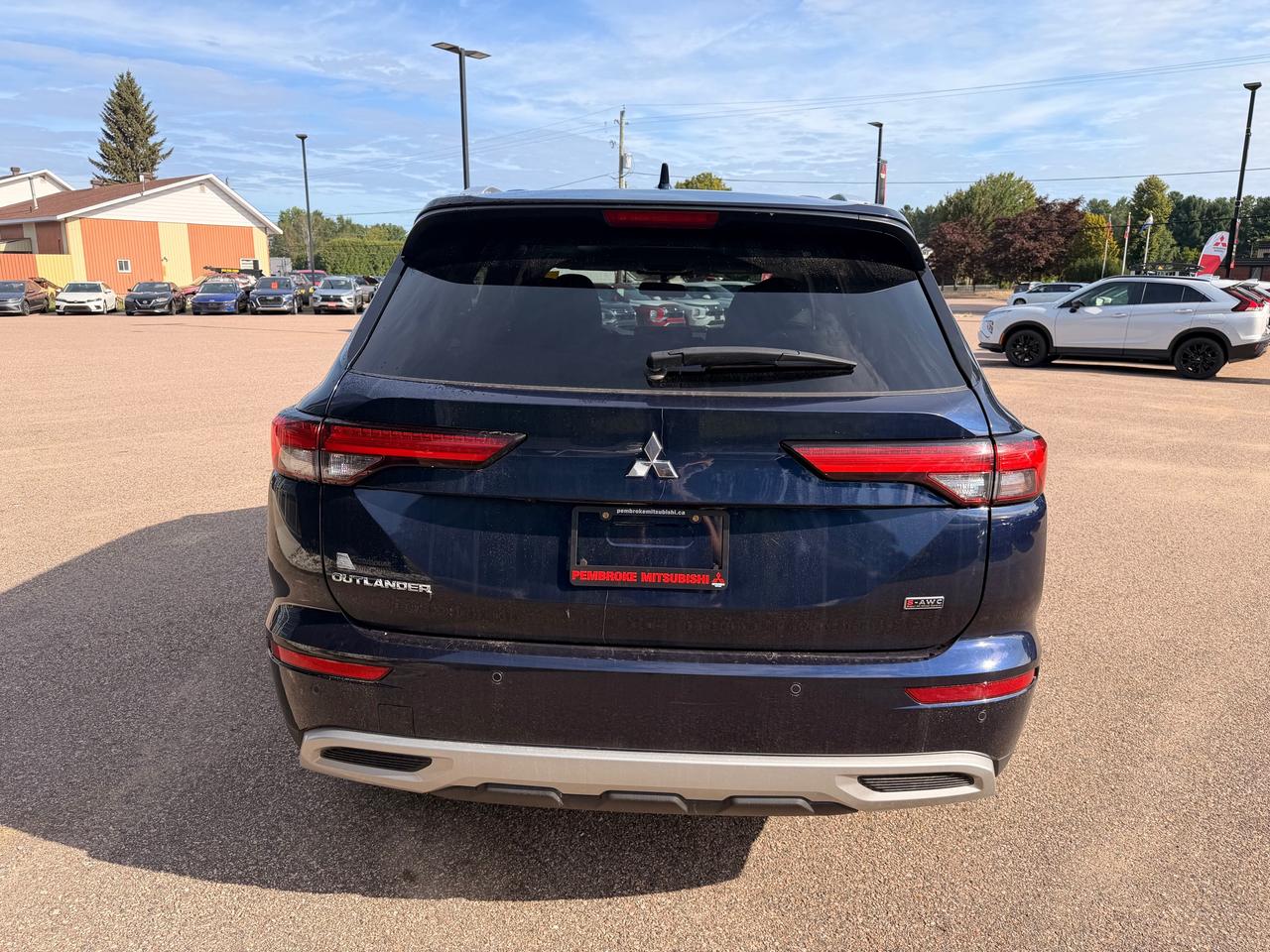 2024 Mitsubishi Outlander LE 4dr S-AWC Photo