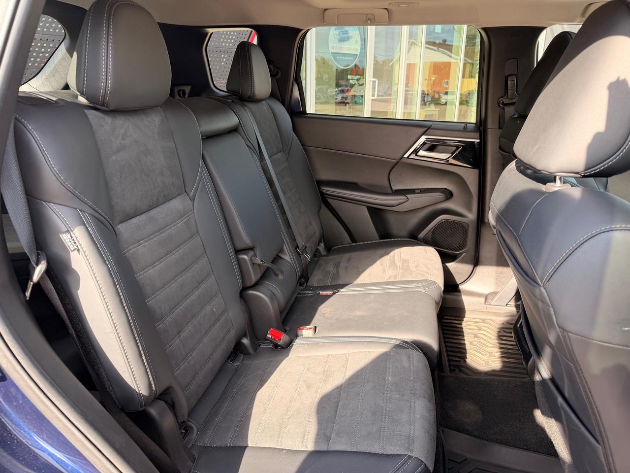 2024 Mitsubishi Outlander LE 4dr S-AWC Photo