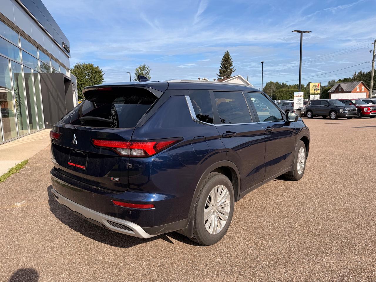 2024 Mitsubishi Outlander LE 4dr S-AWC Photo