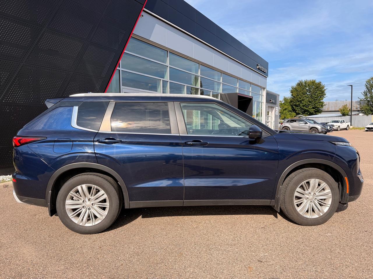 2024 Mitsubishi Outlander LE 4dr S-AWC Photo