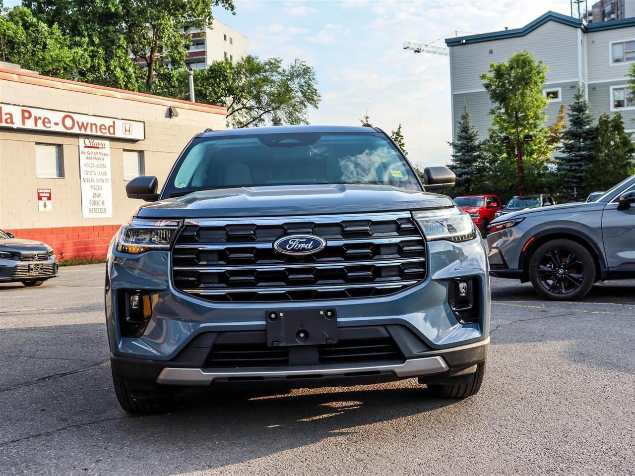 2025 Ford Explorer Active GROUP (200A) WITH CAPTAIN CHAIRS SUNROOF Photo