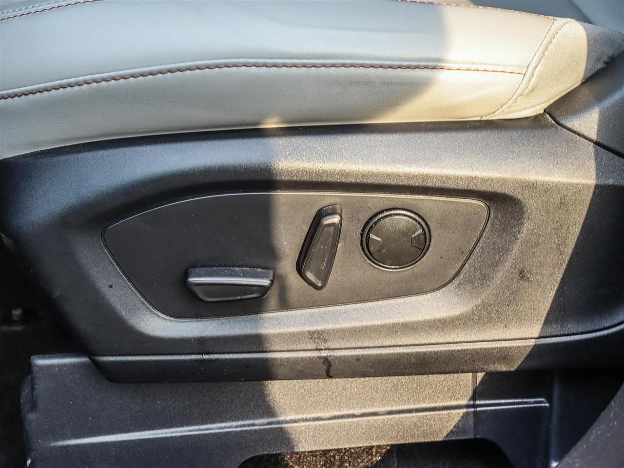 2025 Ford Explorer Active GROUP (200A) WITH CAPTAIN CHAIRS SUNROOF Photo
