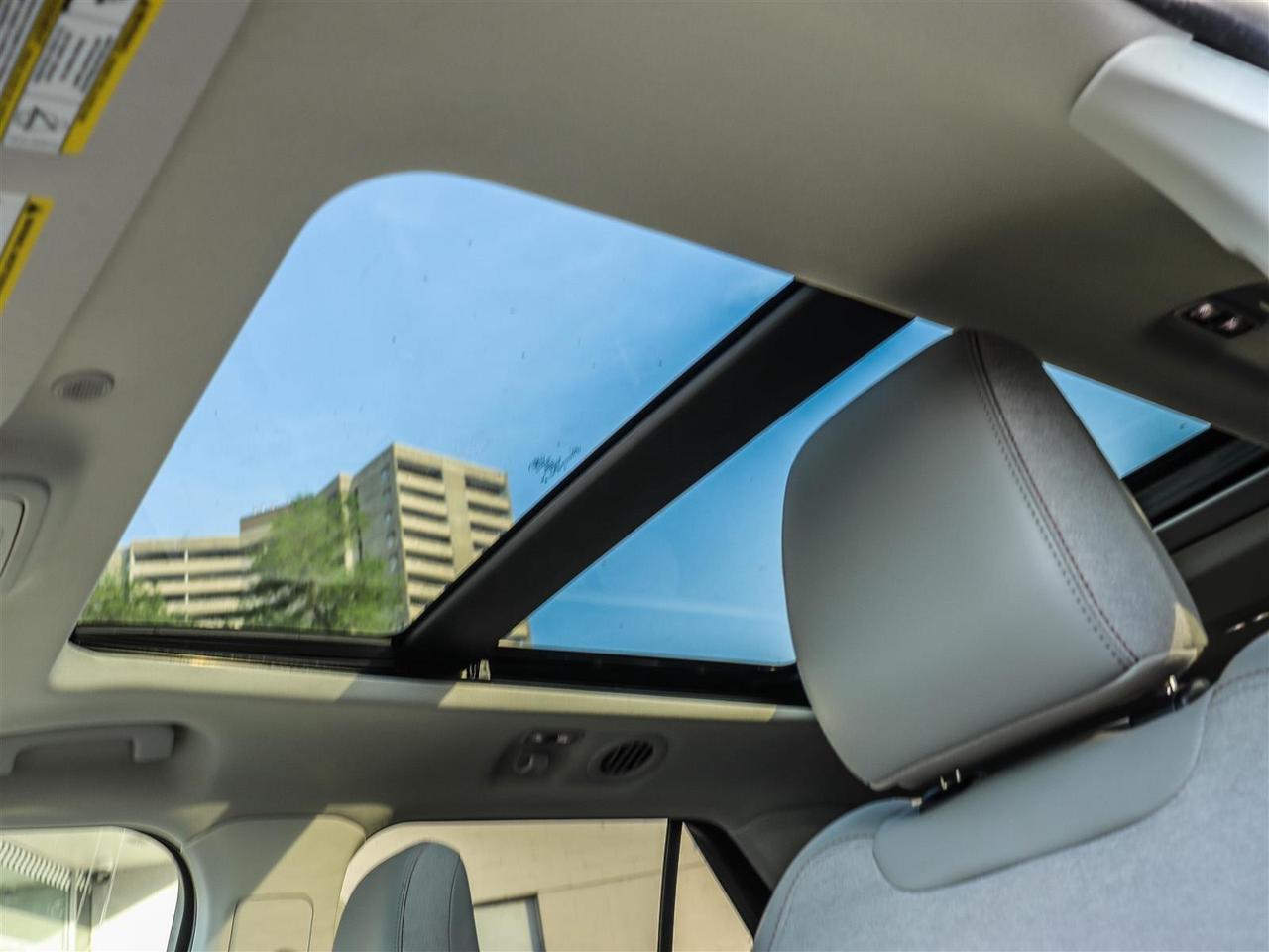2025 Ford Explorer Active GROUP (200A) WITH CAPTAIN CHAIRS SUNROOF Photo