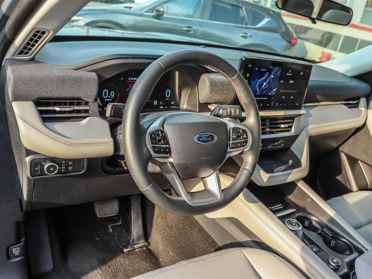 2025 Ford Explorer Active GROUP (200A) WITH CAPTAIN CHAIRS SUNROOF Photo