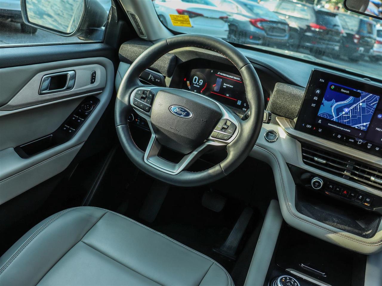 2025 Ford Explorer Active GROUP (200A) WITH CAPTAIN CHAIRS SUNROOF Photo