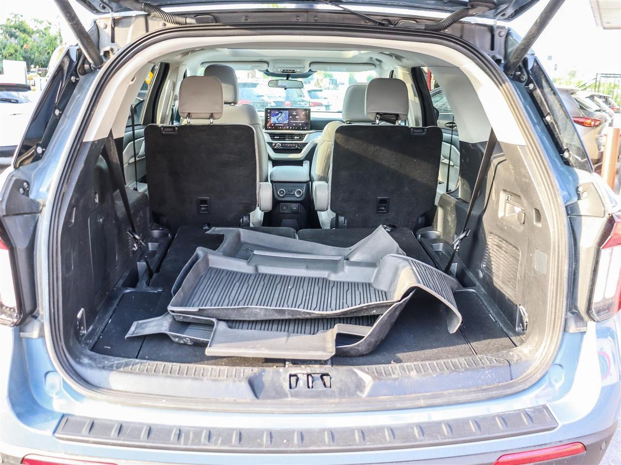 2025 Ford Explorer Active GROUP (200A) WITH CAPTAIN CHAIRS SUNROOF Photo