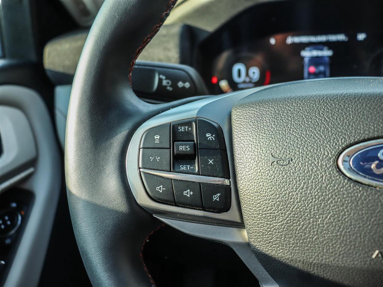 2025 Ford Explorer Active GROUP (200A) WITH CAPTAIN CHAIRS SUNROOF Photo