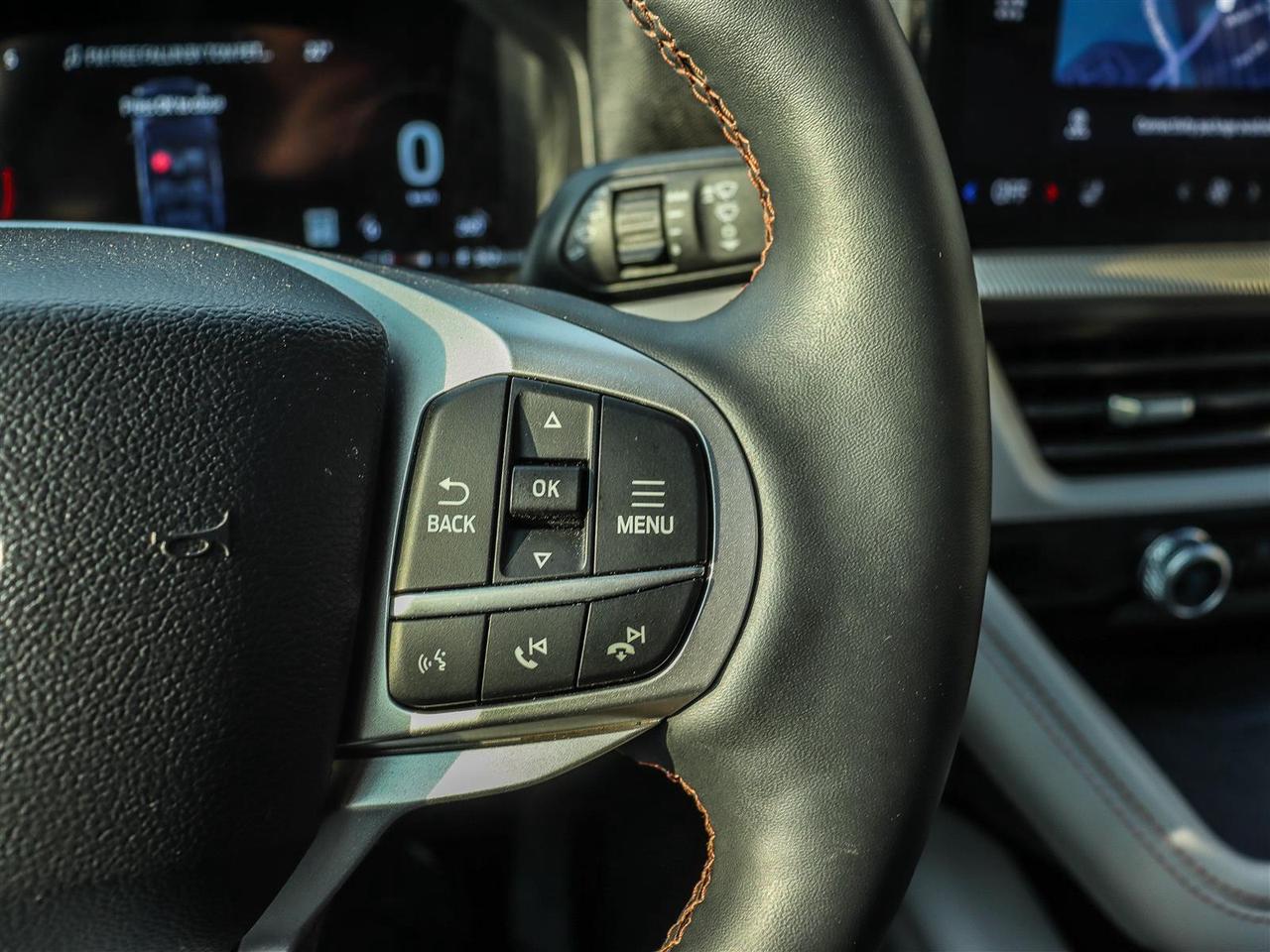 2025 Ford Explorer Active GROUP (200A) WITH CAPTAIN CHAIRS SUNROOF Photo