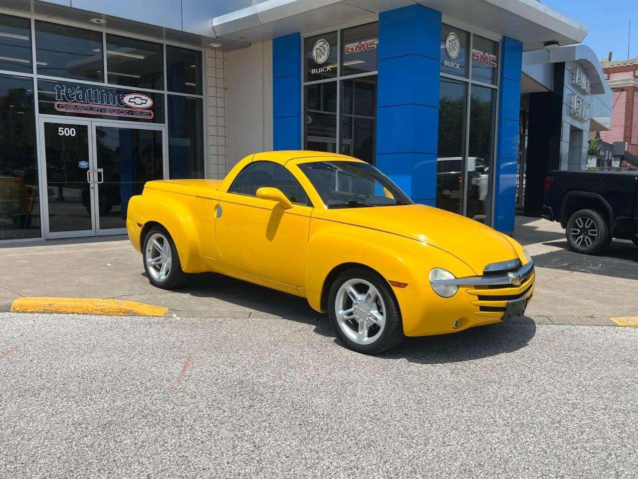2004 Chevrolet SSR Base Rare Find! Photo2