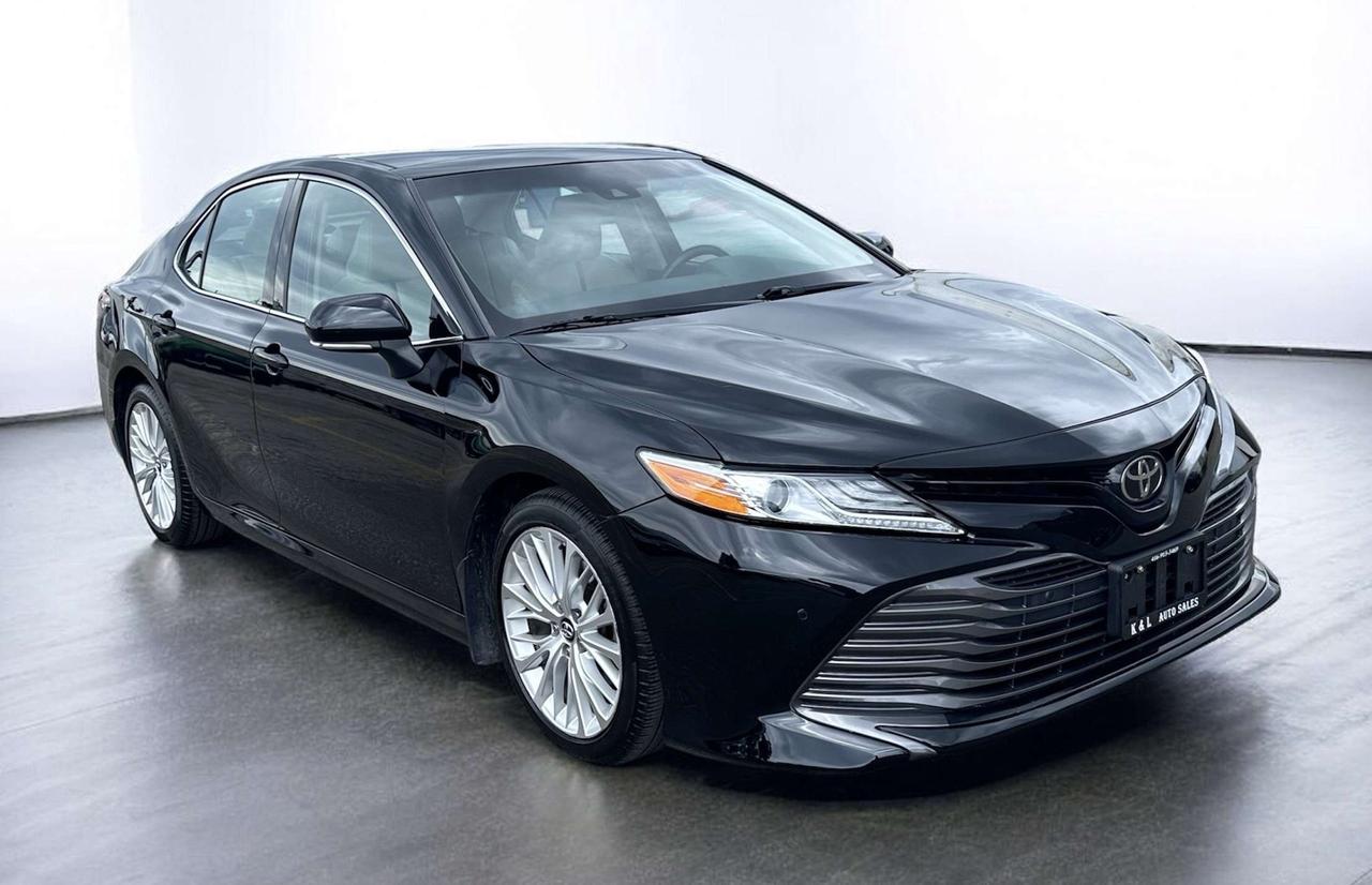 2018 Toyota Camry XLE ~ LEATHER ~ PANORAMIC ROOF ~ CERTIFIED Photo1