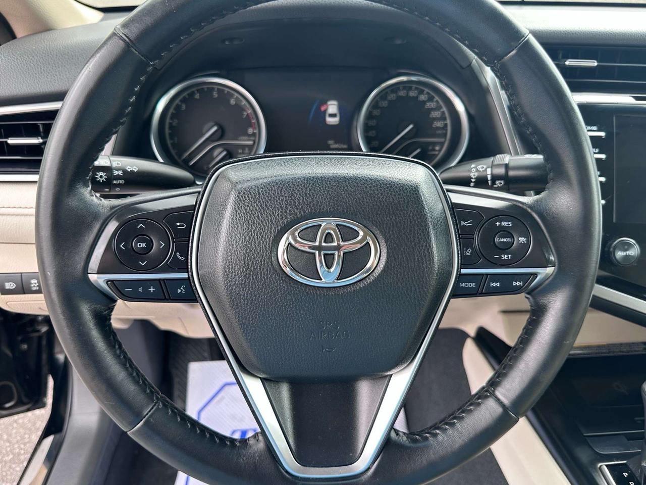 2018 Toyota Camry XLE ~ LEATHER ~ PANORAMIC ROOF ~ CERTIFIED Photo