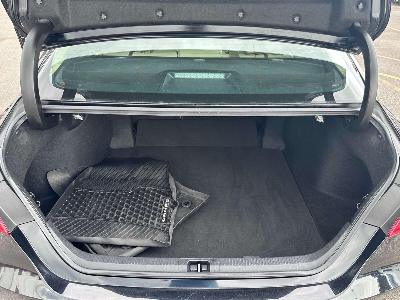 2018 Toyota Camry XLE ~ LEATHER ~ PANORAMIC ROOF ~ CERTIFIED Photo