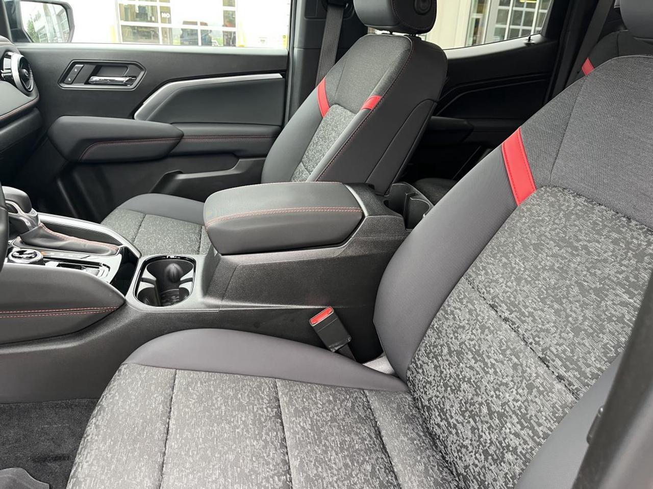 2024 Chevrolet Colorado Crew Cab Short Box 4-Wheel Drive Z71 Photo