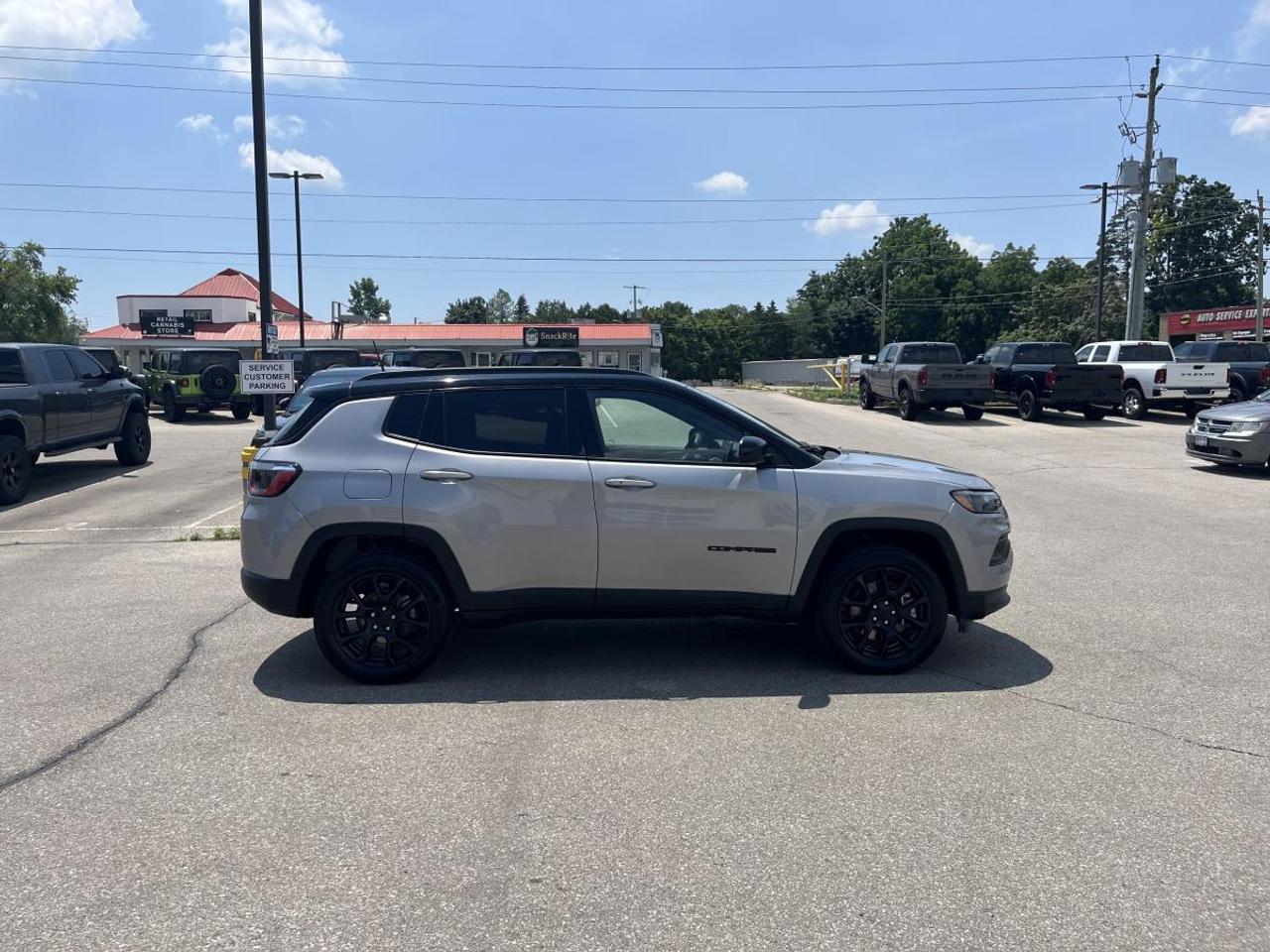 2024 Jeep Compass Altitude 4x4 Photo