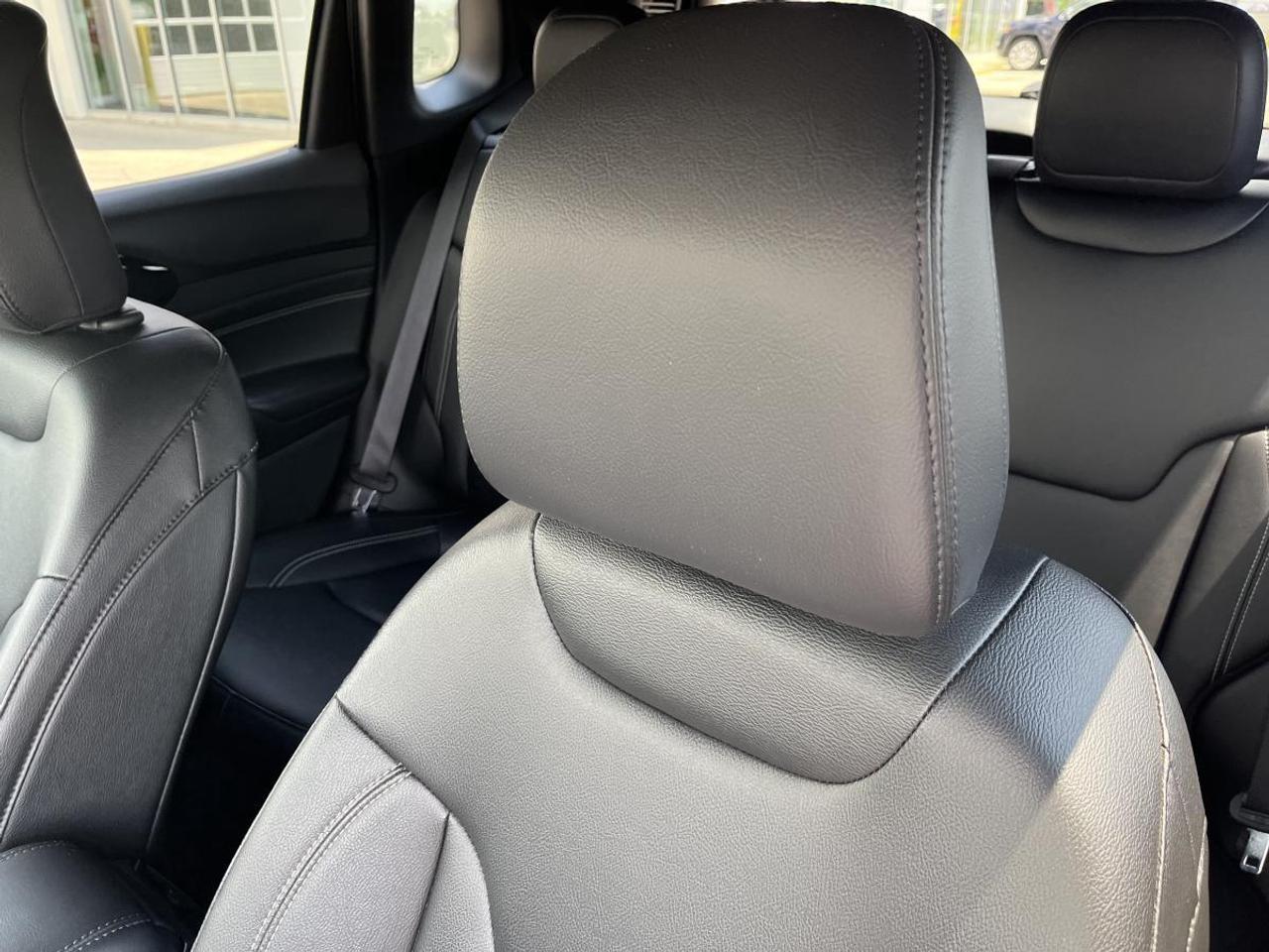 2024 Jeep Compass Altitude 4x4 Photo