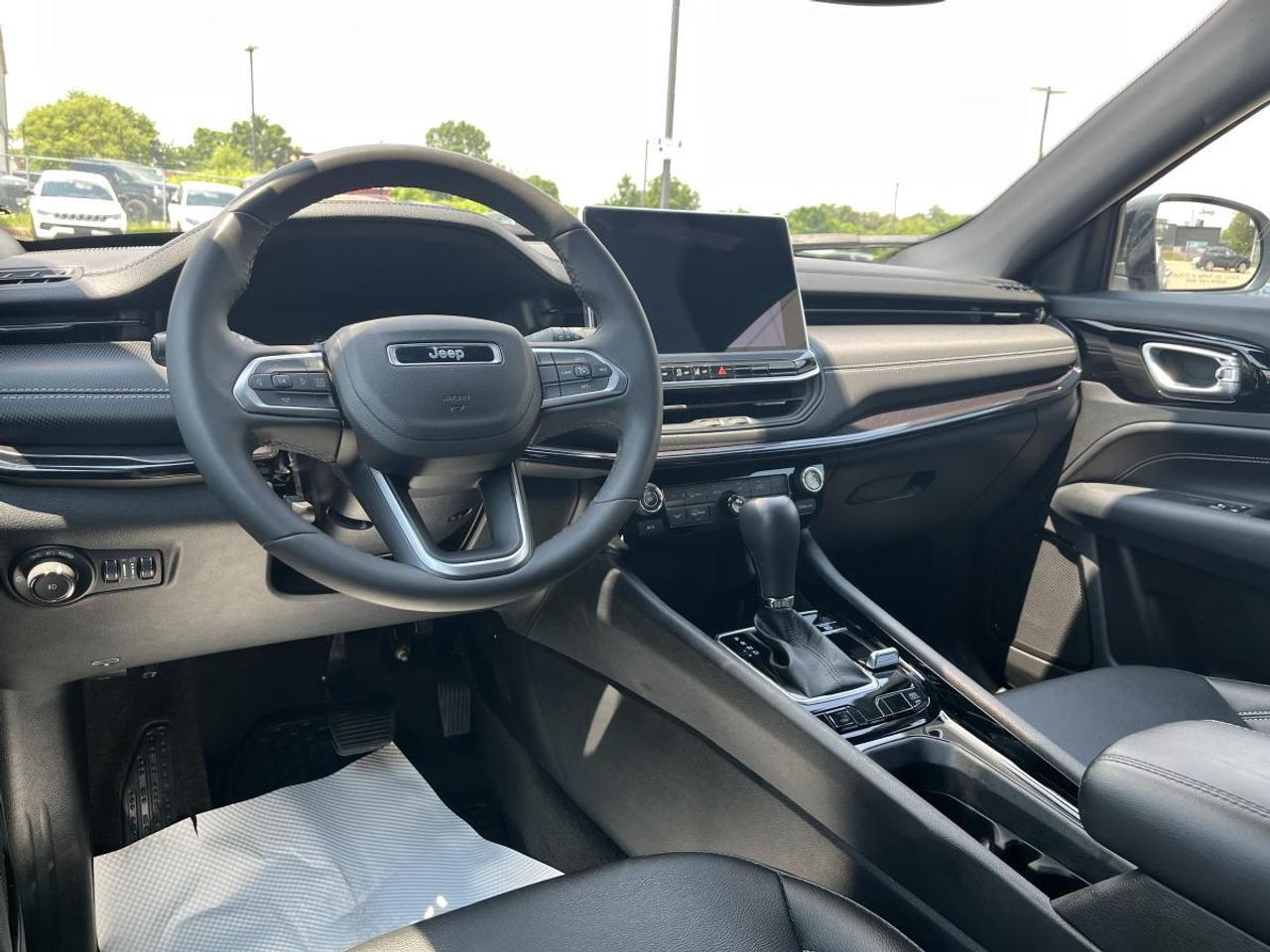 2024 Jeep Compass Altitude 4x4 Photo