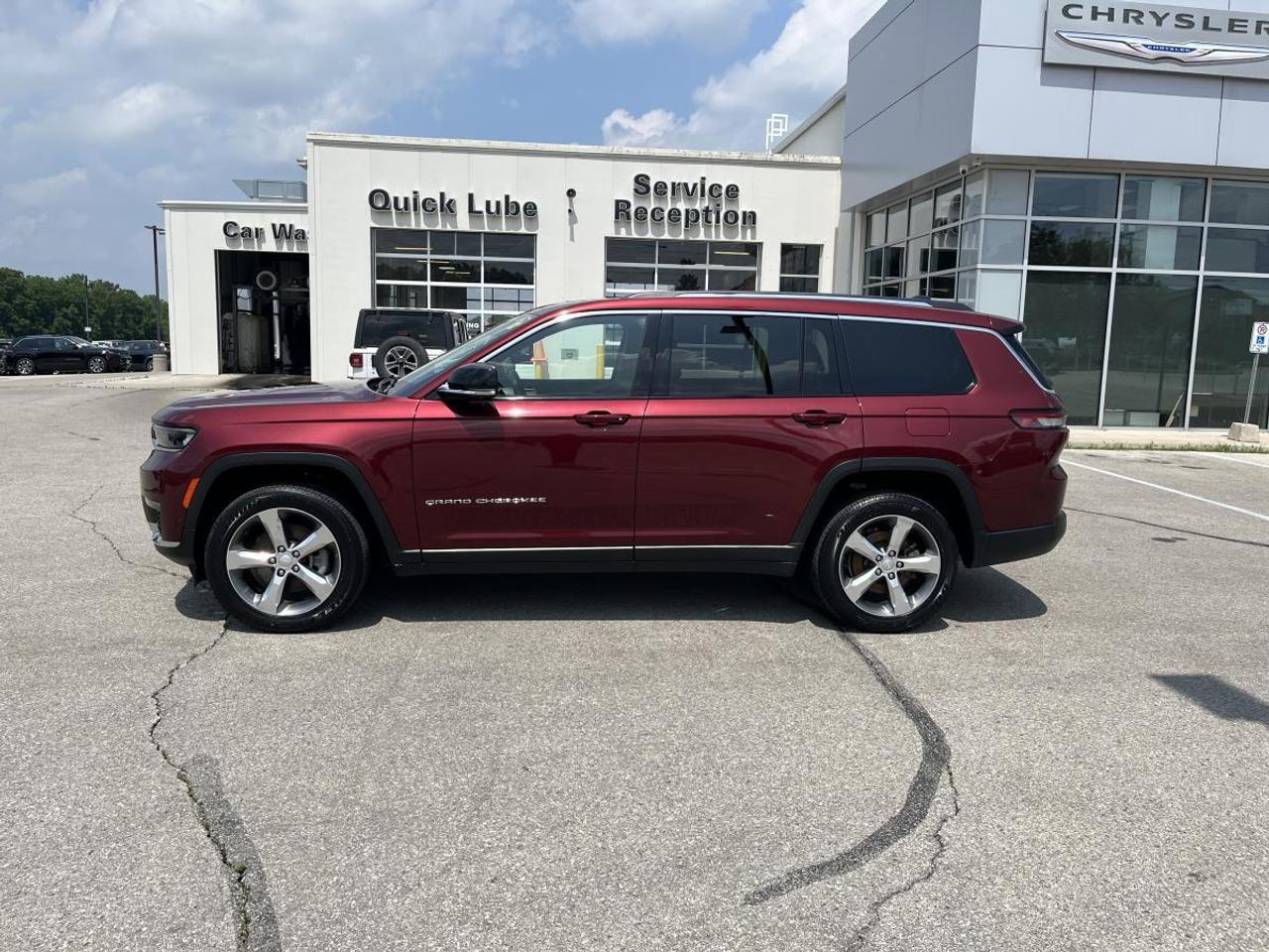2022 Jeep Grand Cherokee L Limited 4x4 Photo2