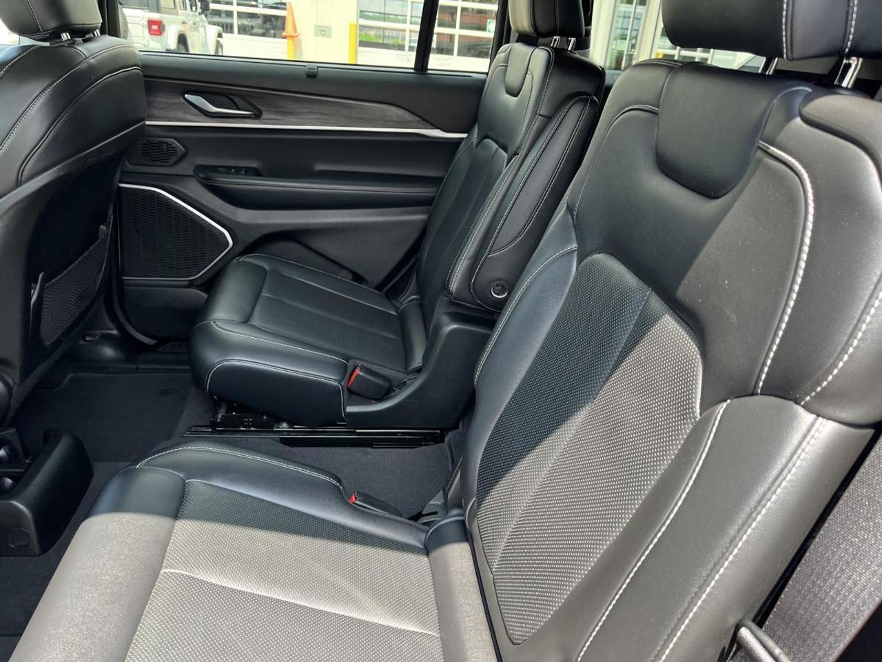 2022 Jeep Grand Cherokee L Limited 4x4 Photo