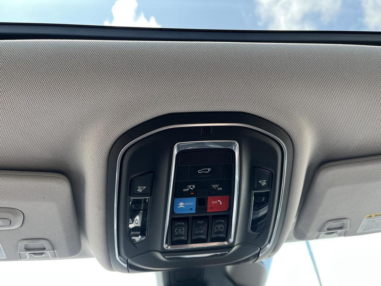 2022 Jeep Grand Cherokee L Limited 4x4 Photo