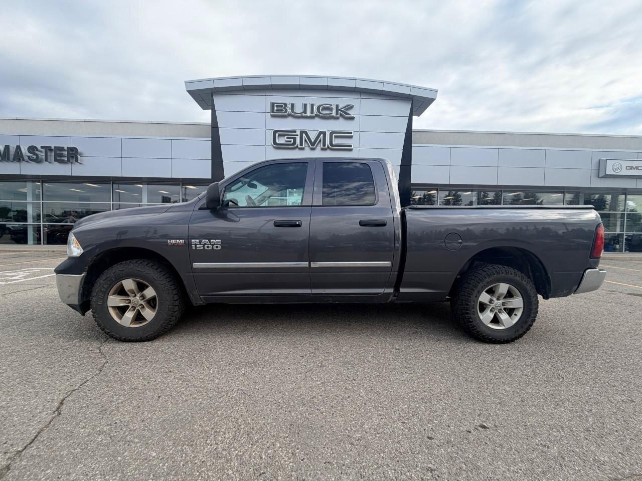 2017 RAM 1500 TradesmanSXT, 5.7L HEMI V8, 4X4, BENCH, CLOTH, 1-O Photo